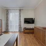 Traditionally Furnished With Balcony In By Renters Apartment *