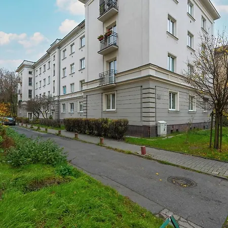 아파트 Traditionally Furnished With Balcony In By Renters *