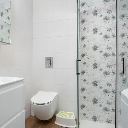 Lejlighed Traditionally Furnished With Balcony In By Renters