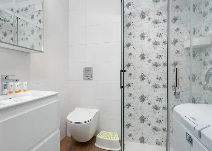 아파트 Traditionally Furnished With Balcony In By Renters