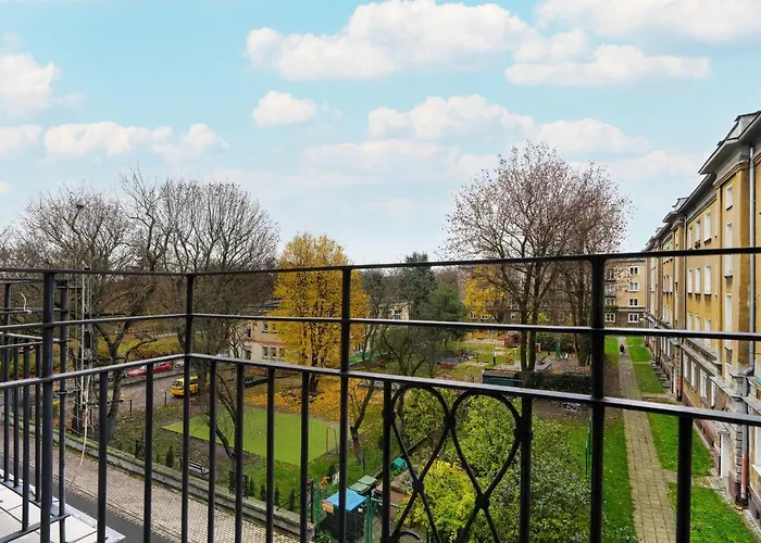 아파트 Traditionally Furnished With Balcony In By Renters *