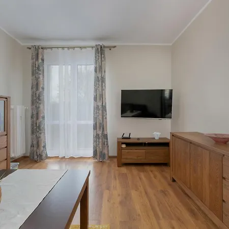 Traditionally Furnished With Balcony In By Renters Apartment *