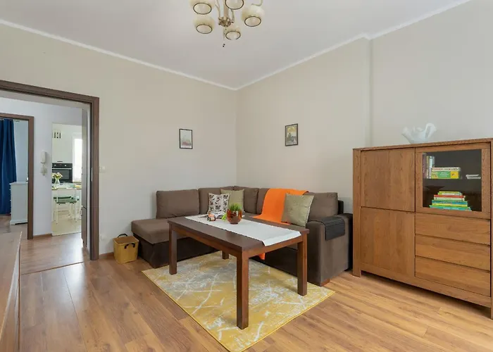 Traditionally Furnished With Balcony In By Renters Apartamento Poznań